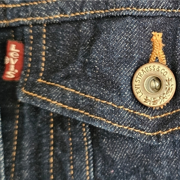 Levi's Premium Point Collar Sleeveless Denim Vest - Picture 13 of 16